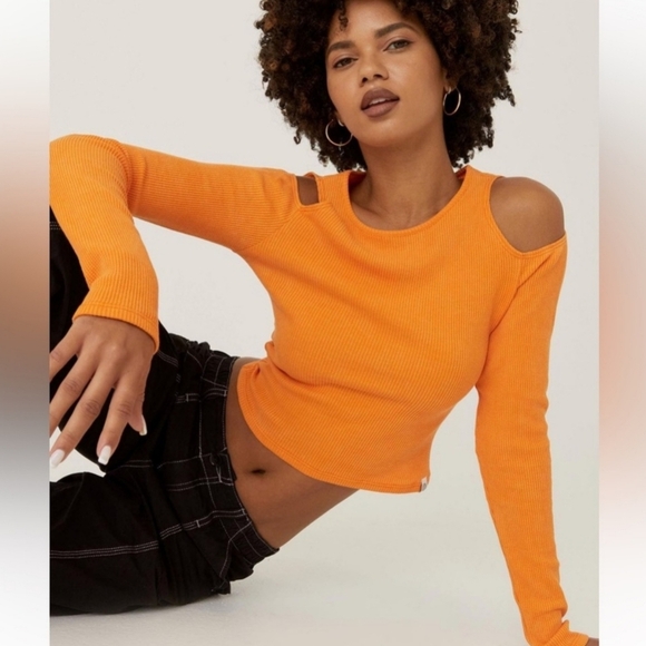 New Daydreamer Rebel Girl Thermal Waffle Knit Crop - Picture 3 of 6